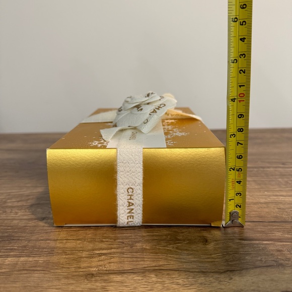 Chanel White and Gold Accessory Set - Picture 6 of 8